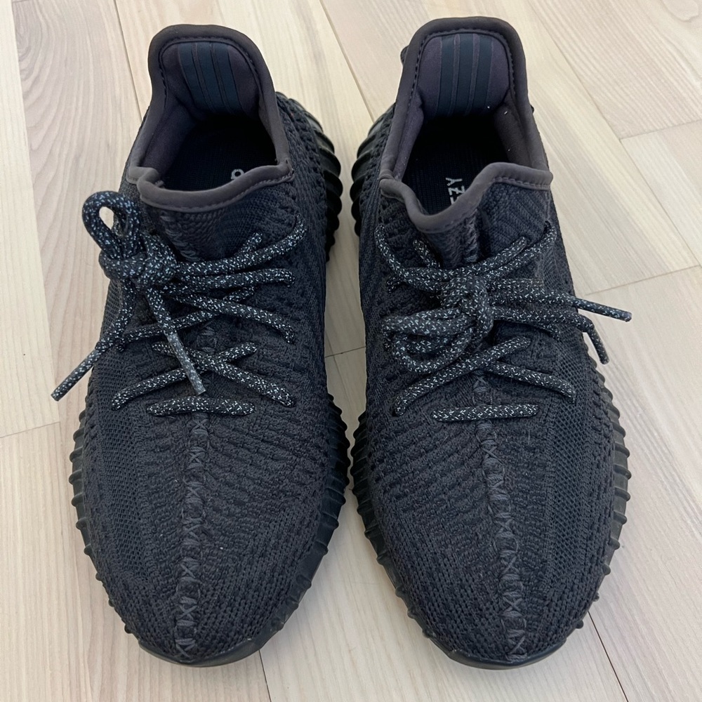 Yeezy 350 V2 women’s size 6